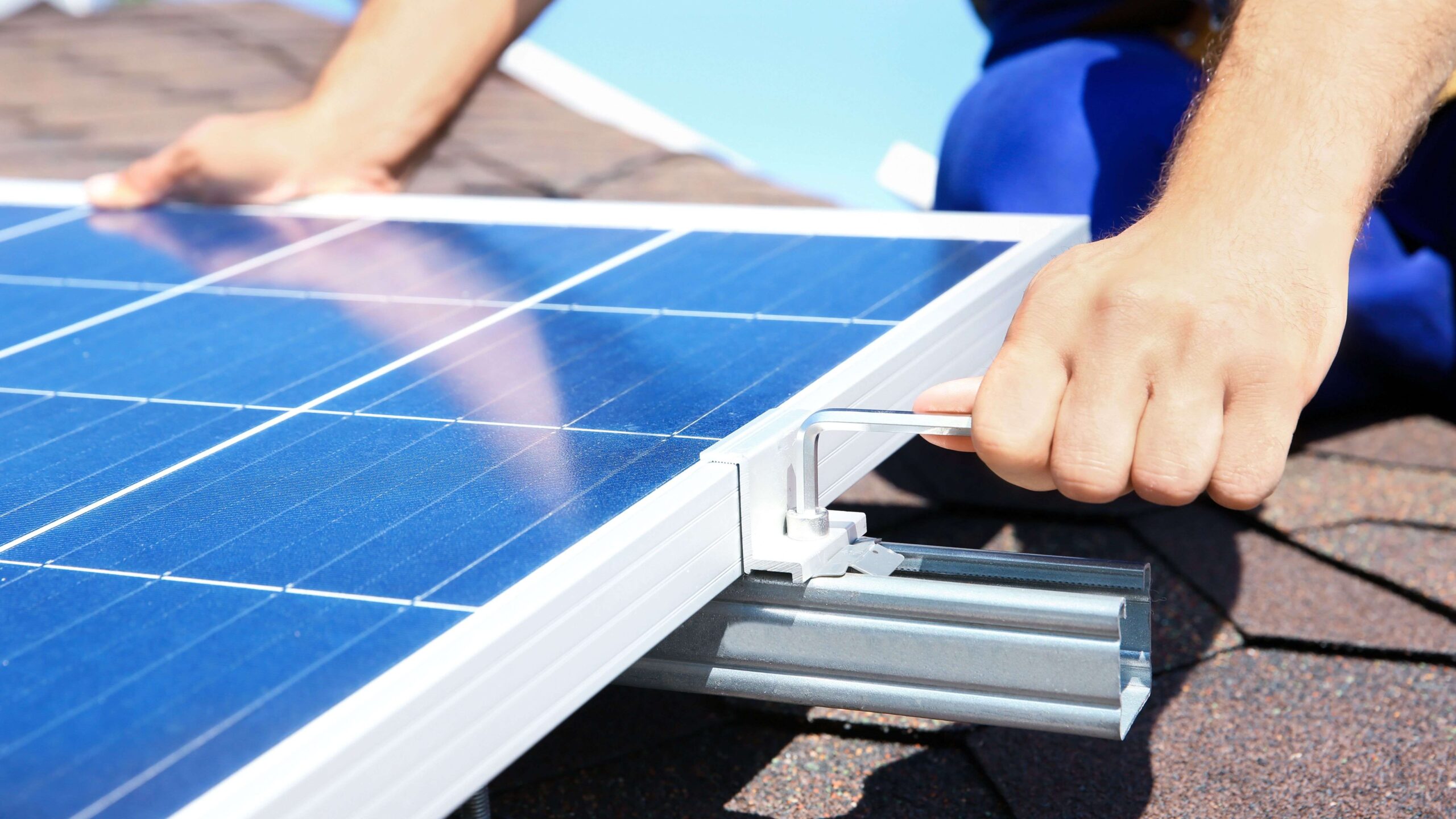 découvrez nos solutions d'étanchéité pour panneaux photovoltaïques à metz. assurez la durabilité et l'efficacité de vos installations solaires grâce à des techniques innovantes et des matériaux de qualité, conçus pour résister aux intempéries.