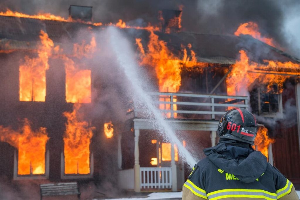 découvrez l'impact des incendies sur les panneaux solaires : causes, conséquences et solutions pour protéger vos installations solaires face aux risques d'incendie. restez informé sur les meilleures pratiques pour assurer la sécurité de votre système photovoltaïque.