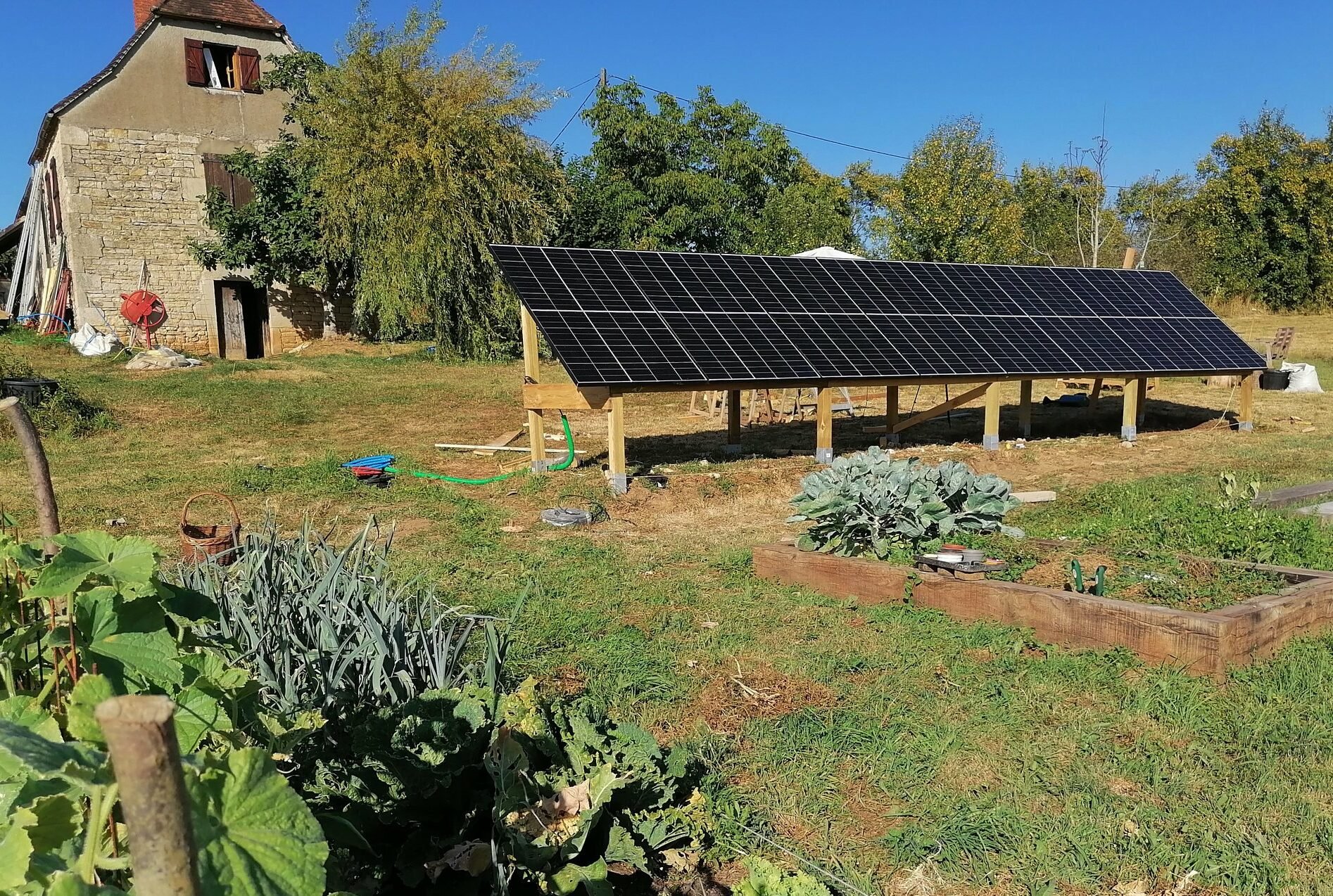 découvrez comment installer des panneaux solaires dans votre jardin pour optimiser votre consommation d'énergie. profitez d'une source d'énergie renouvelable tout en embellissant votre espace extérieur.