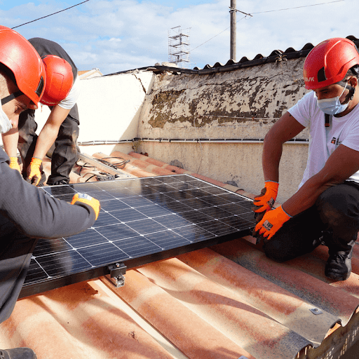 découvrez comment la longévité des panneaux solaires influence leur performance et rentabilité. apprenez les facteurs clés qui prolongent la durée de vie de vos installations photovoltaïques et maximisent votre investissement énergétique.