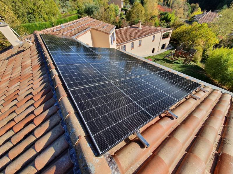 découvrez nos panneaux photovoltaïques de 9 kw à metz, une solution idéale pour réduire vos factures d'énergie et contribuer à la transition écologique. profitez d'une installation de qualité et d'un service personnalisé pour optimiser votre consommation d'électricité.