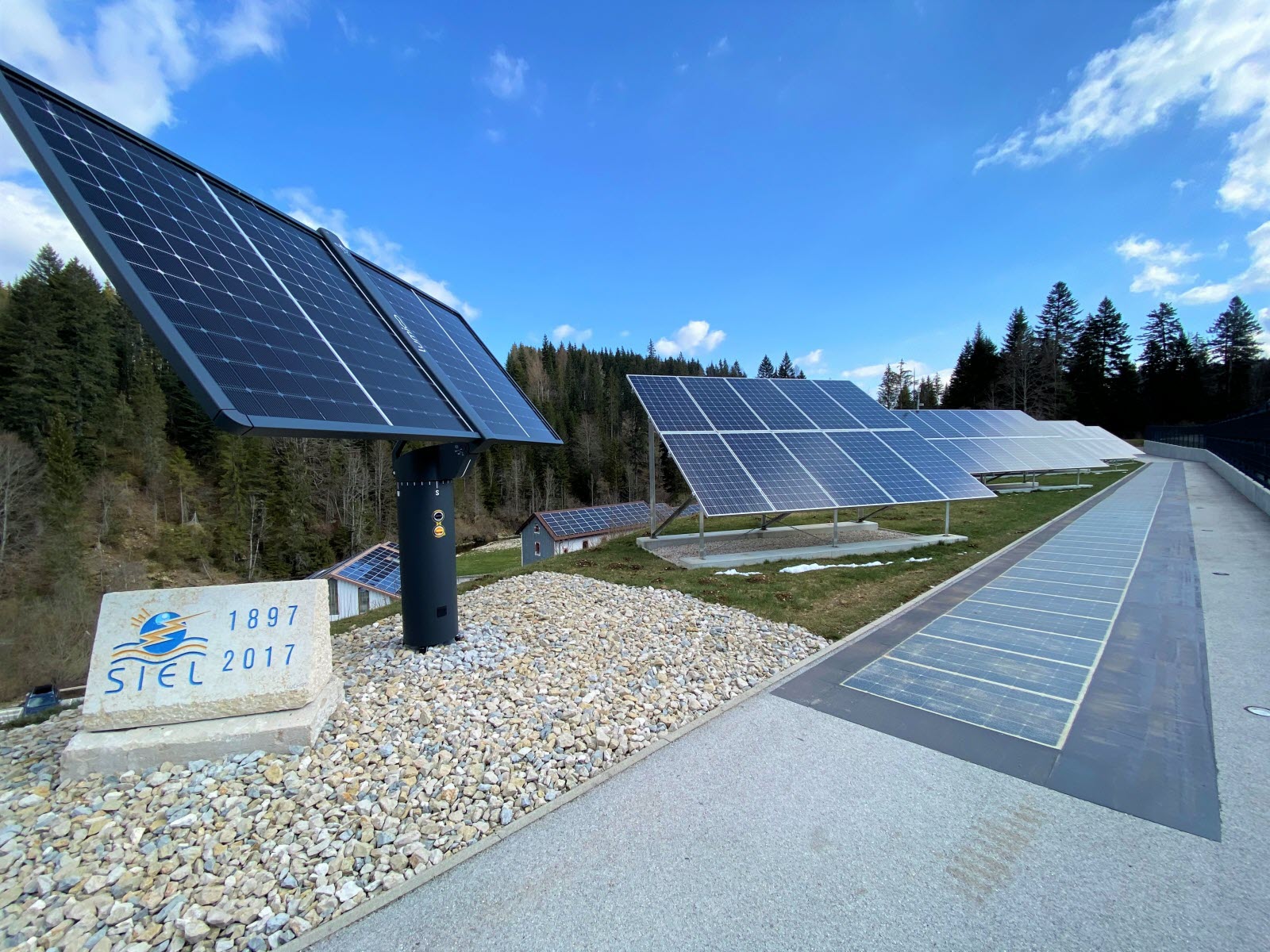 découvrez le symbole photovoltaïque à metz, une initiative innovante pour promouvoir l'énergie solaire et la durabilité. informez-vous sur les projets locaux, les avantages de l'énergie renouvelable et comment participer à cette transition énergétique pour un avenir plus vert.