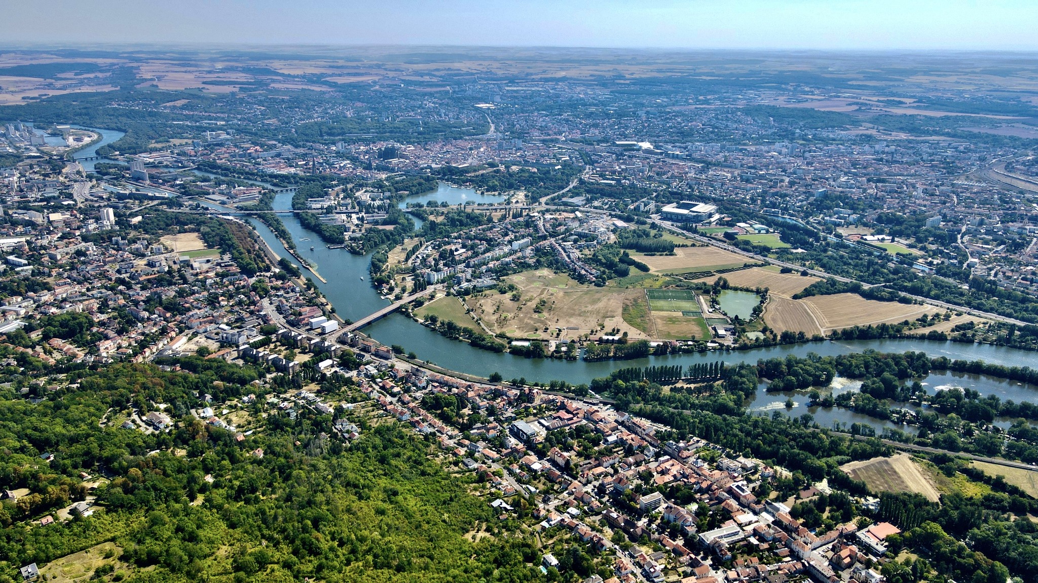 découvrez les exercices photovoltaïques à metz : apprenez les techniques d'installation et de maintenance des panneaux solaires, tout en bénéficiant d'une formation pratique et adaptée aux enjeux énergétiques actuels.