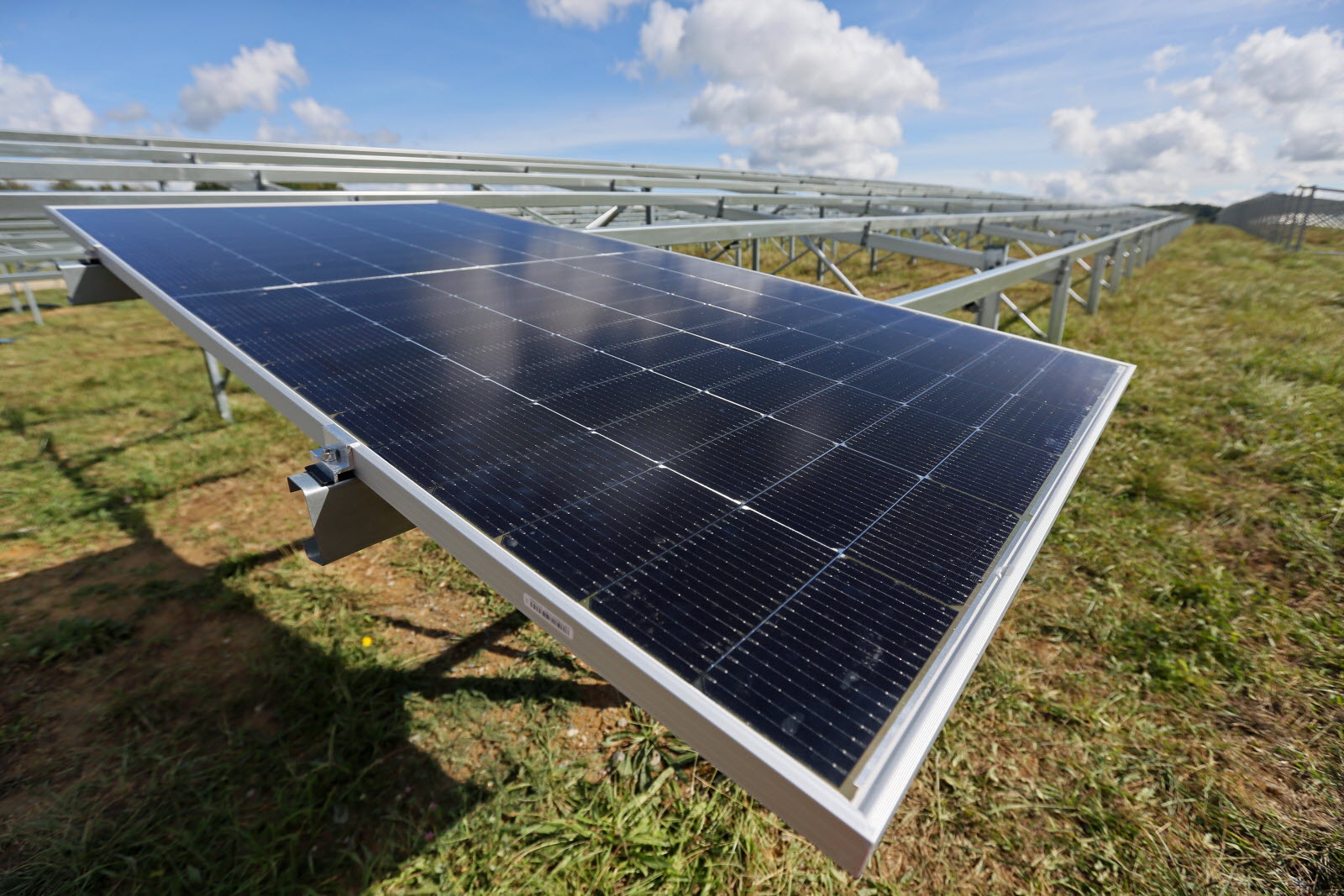 découvrez les solutions innovantes de panneaux solaires proposées par edf à metz. profitez d'une énergie renouvelable, réduisez votre facture d'électricité et accompagnez la transition énergétique tout en valorisant votre patrimoine.